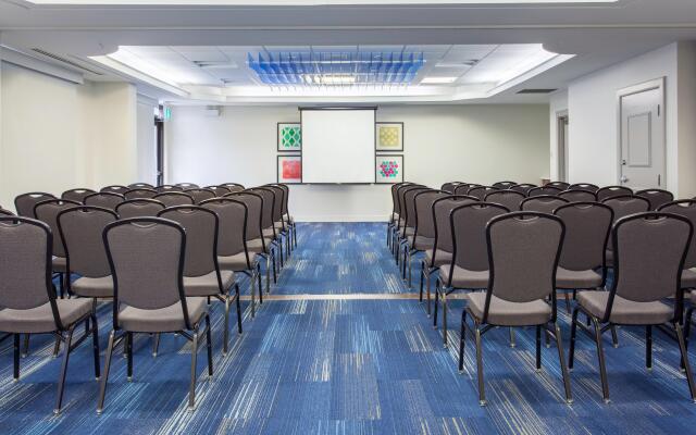 Holiday Inn Express & Suites Mississauga-Toronto Southwest by IHG