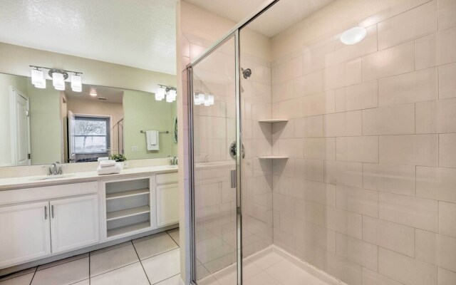 Resort Getaway w/ Patio: 6 Mi to Disney Parks!