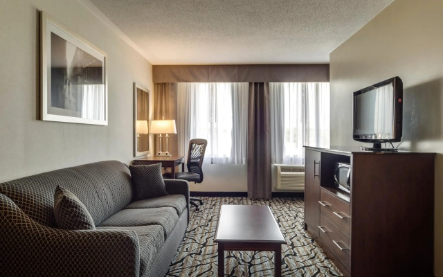 Monte Carlo Inn Oakville Suites
