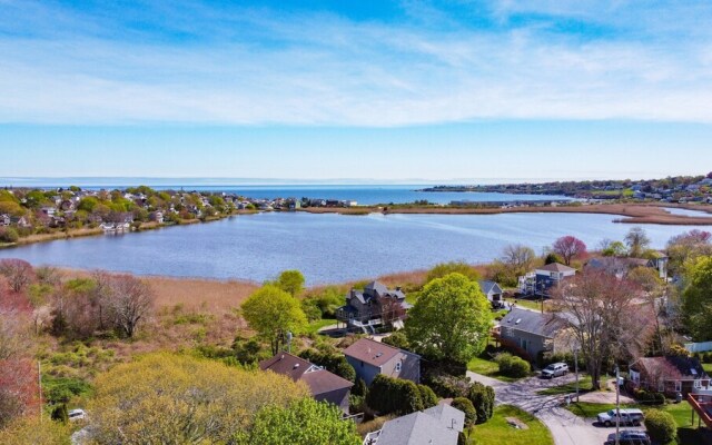 Shore To Please - Enjoy A Relaxing Getaway In Bonnet Shores 3 Bedroom Home by Redawning