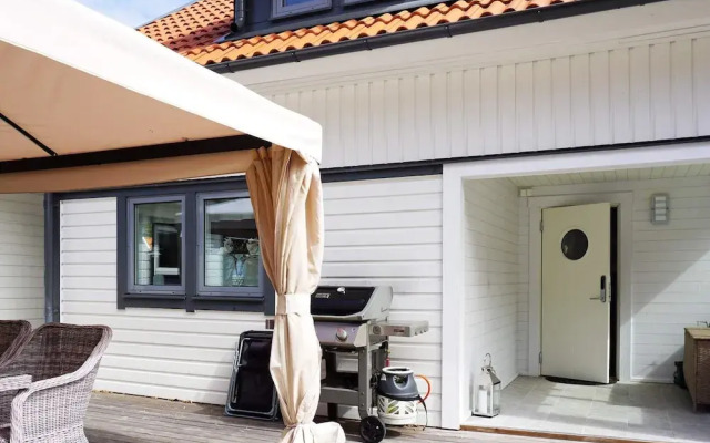 6 Person Holiday Home in Stromstad