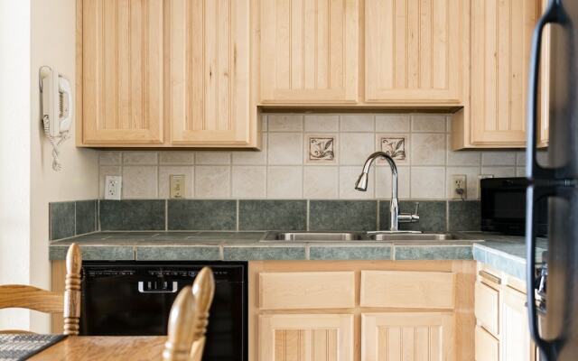 Snow Flower 025-studio Condo by RedAwning