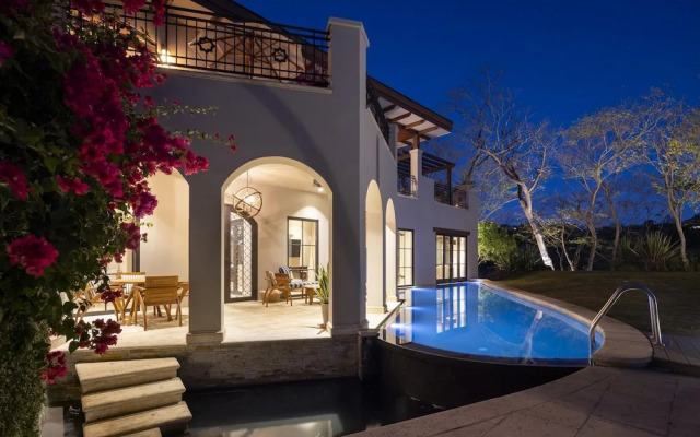 Arcos Del Mar Beachfront