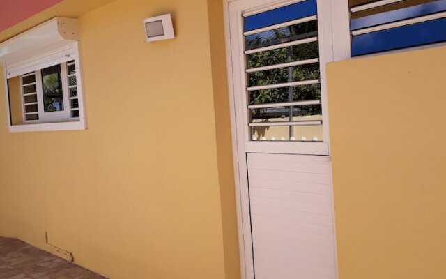 House With one Bedroom in La Trinité, With Furnished Terrace and Wifi