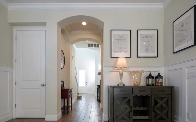 Amazing Beach House Near the Parks