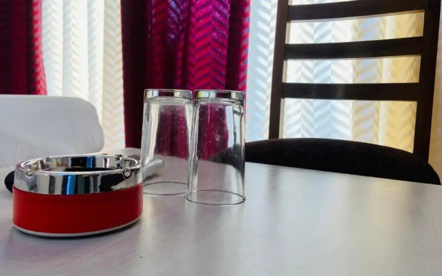 OYO 28196 Hotel Corbett Radiance