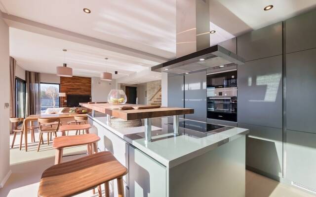 Luxurious Villa in Porec With Jacuzzi