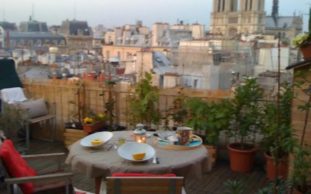 Notre Dame Paris Flat