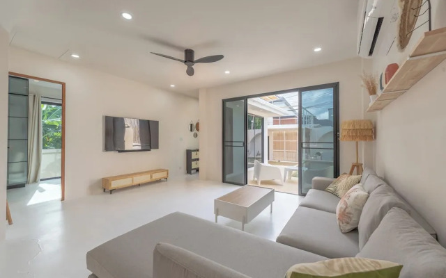 Stylish Rooftop Pool Villa Sea View V211