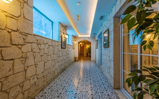 Avlu Alacati Butik Otel