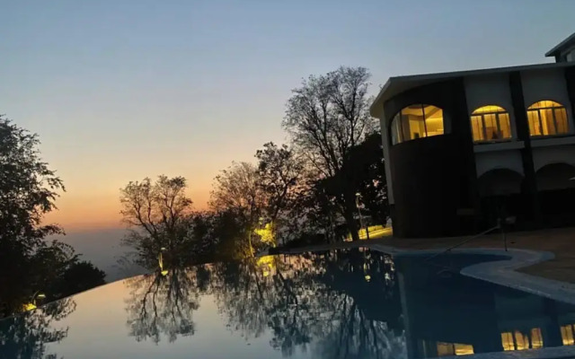 An Extravagant Pushp Villa Overlooking the Ganges