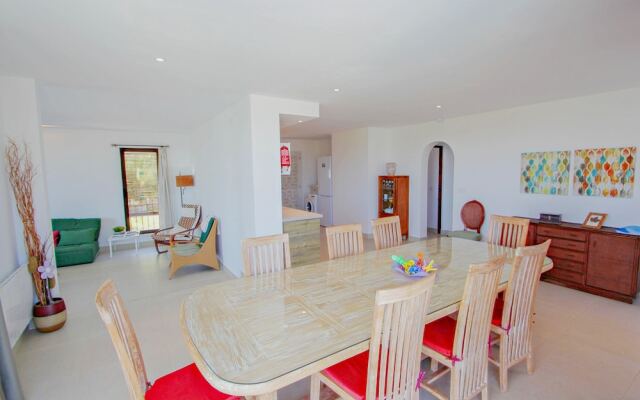 Laja - panoramic hillside holiday house in Moraira