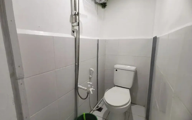 Resort’s Side Hostel near Shangrila