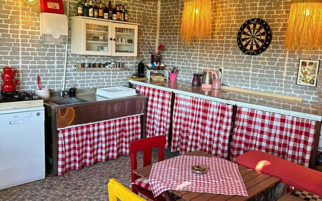 Mona Glamping Caravan Suites