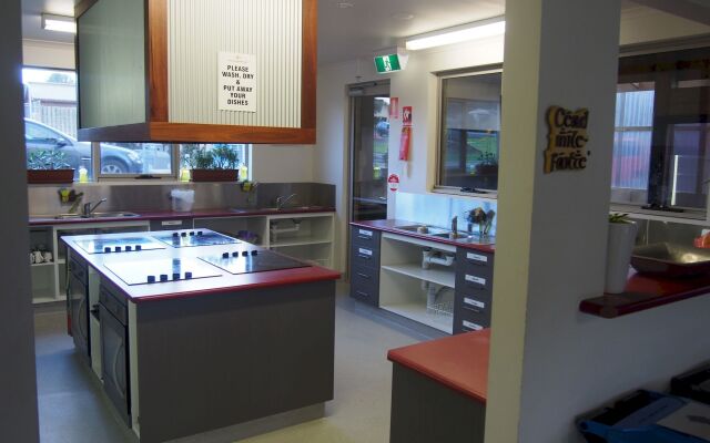 Sow and Piglets Guesthouse - Hostel