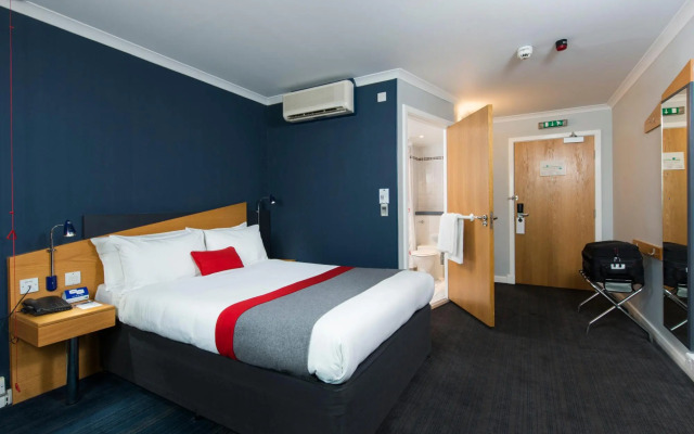 Holiday Inn Express WARWICK M40, JCT.15