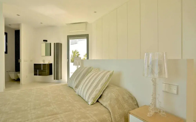 Modern Holiday Home With Vast Terracing