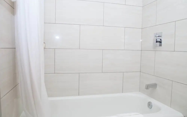 Twin Pine Inn & Suites