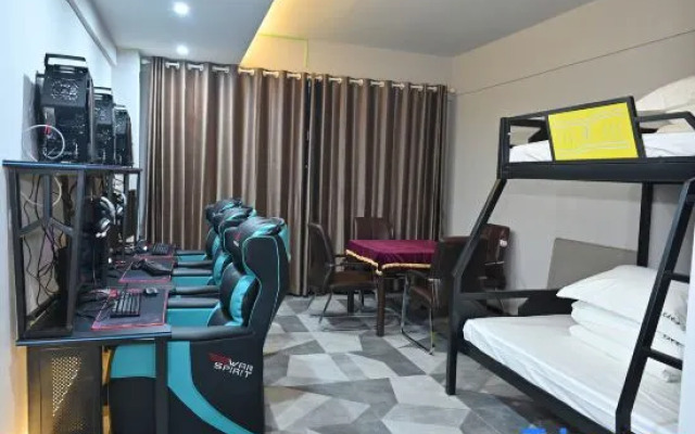 Xinyang Youmei E-sports Hotel