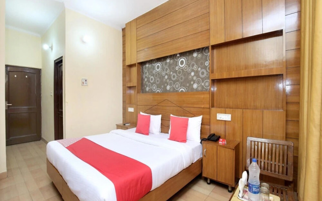 OYO 5906 Hotel Skyfox