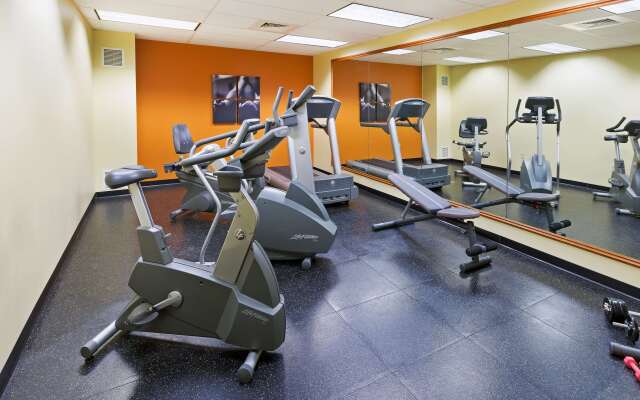 Country Inn & Suites by Radisson, Lewisburg, PA