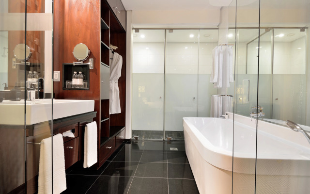 Davinci Hotel And Suites On Nelson Mandela Square