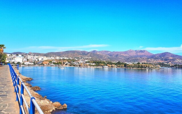 Stylish Seaside Apartment in Agios Nikolaos