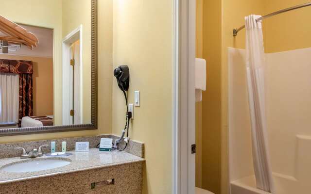 Quality Inn & Suites at The Outlets Mercedes/Weslaco