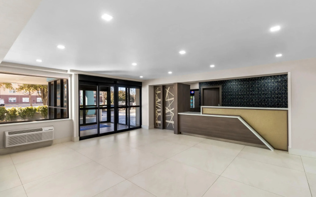 Baymont by Wyndham Arlington At Six Flags Dr
