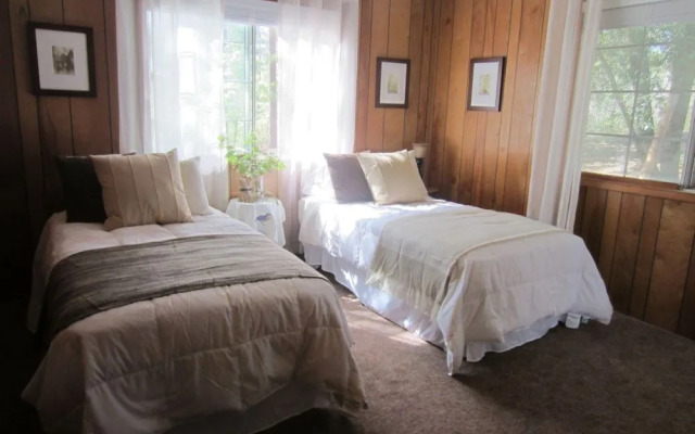 The Red Rooster Lodge