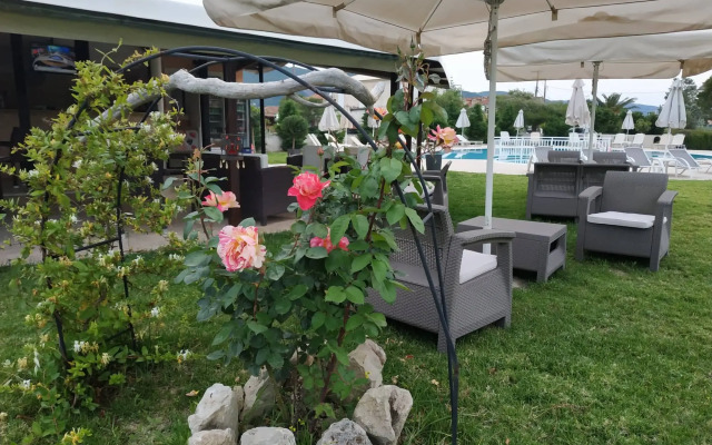 Eleni's Garden & Castello Suites