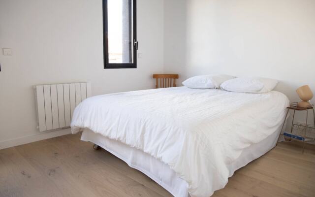 Loft With 4 Bedrooms, Terrace, Very Close to Paris