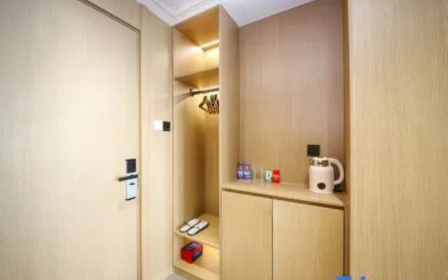 Wutong light luxury hotel (Yueyang high-speed rail station)