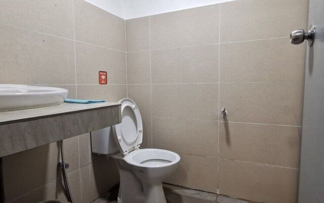 90372 Greybirds Hostel