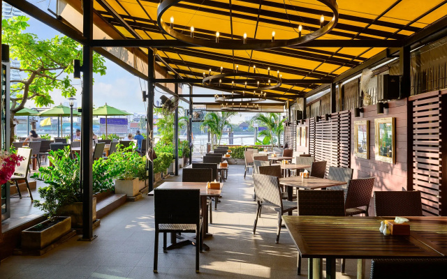 The StandardX Bangkok Phra Arthit