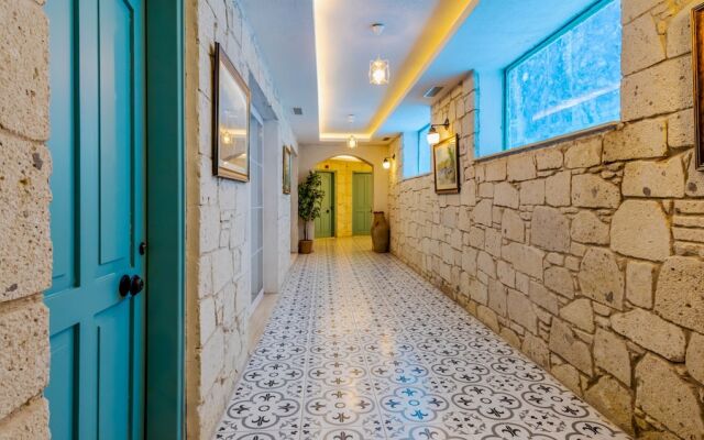 Avlu Alacati Butik Otel
