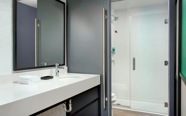 Aloft Kansas City Country Club Plaza