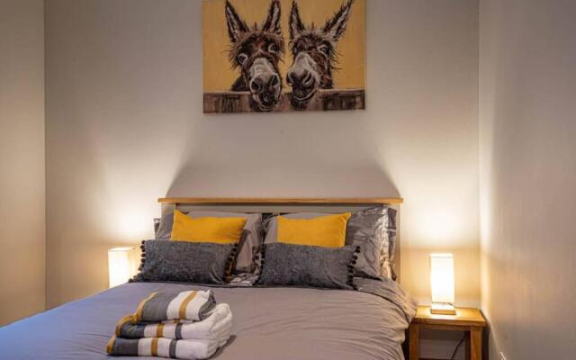 Cozy Newly Renovated Town Centre Apartment