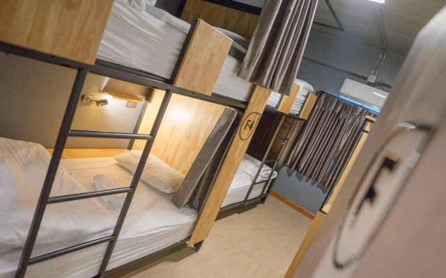 Ray Coffee Bar & Hostel - Adults Only