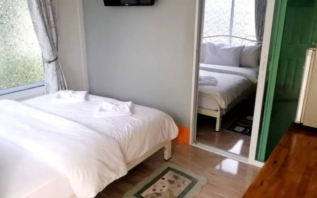 Rim Nam Lomyen Resort