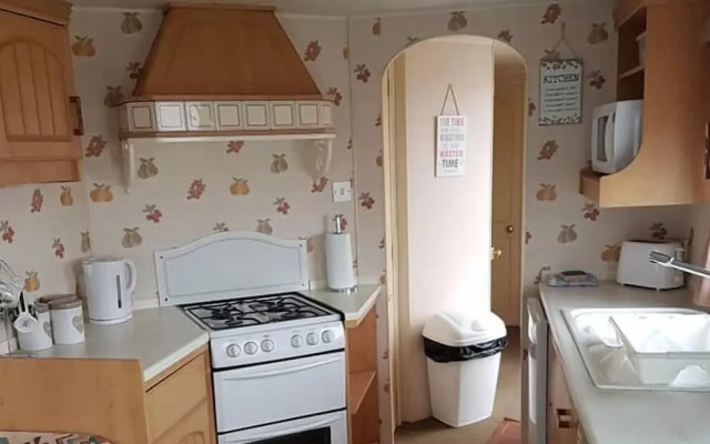 T & J's Caravan - 129 Happy Day's