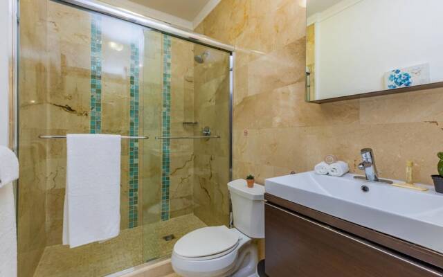 Beautiful 2BR Condo w Great Amenities Palmbeach