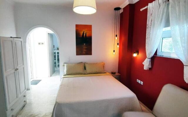 ILEKTRA Apartments Blue & Red