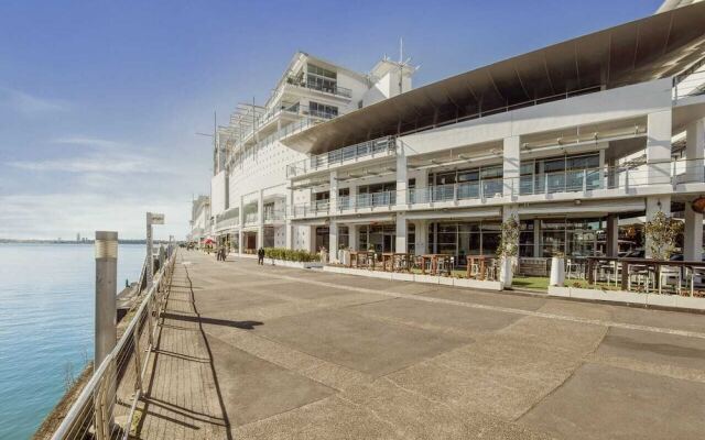 Premium 1BR Apartment at Princes Wharf