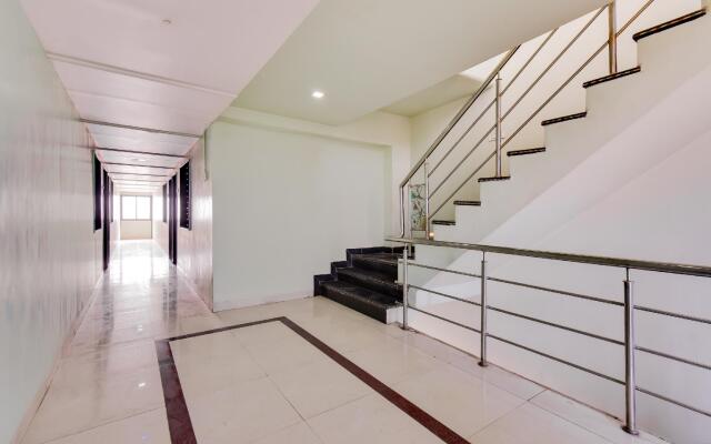 OYO 66018 Hotel Vijayraj Lodging And Boarding