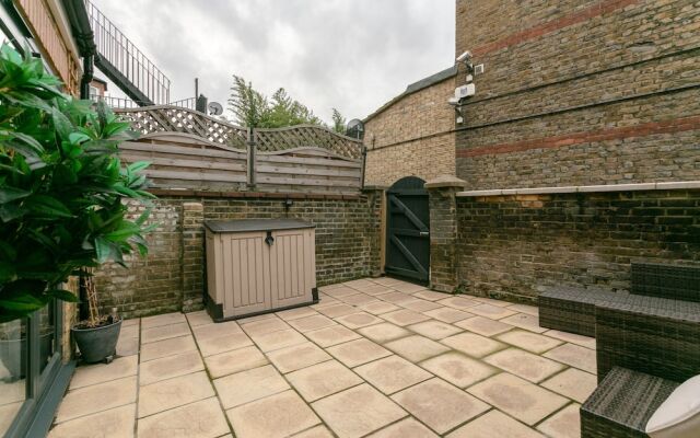 1 Bedroom Garden Flat In Hammersmith