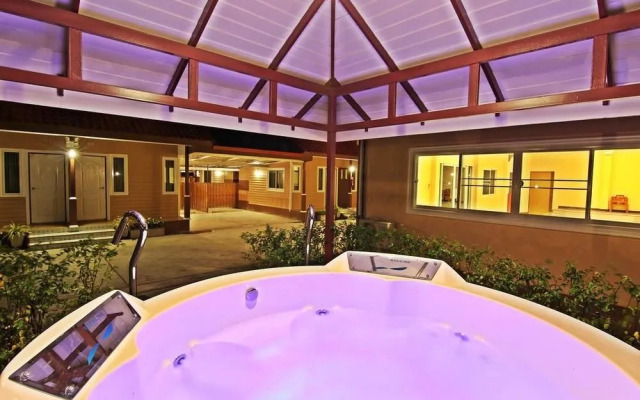 Rojanavee Resort