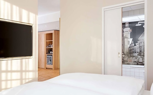 Double Suite (full double bed) (bed type is subject to availability)