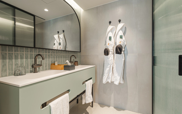 Luster Hotel
