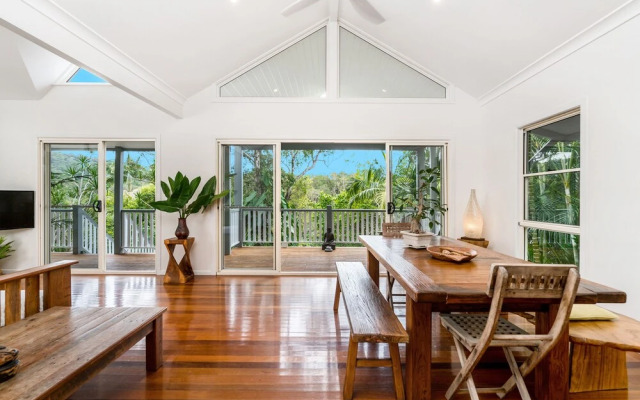 Your Coastal Treetop Escape